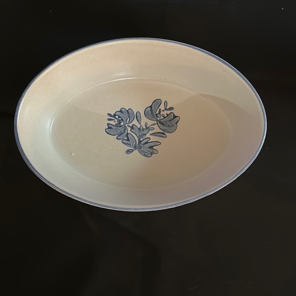 Vintage Pfaltzgraff Yorktown 8” oval serving dish.